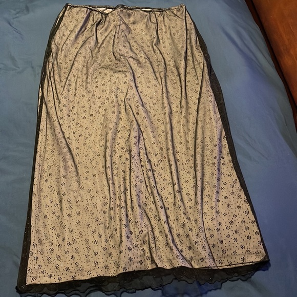 Sophisticates long skirt - Picture 2 of 4